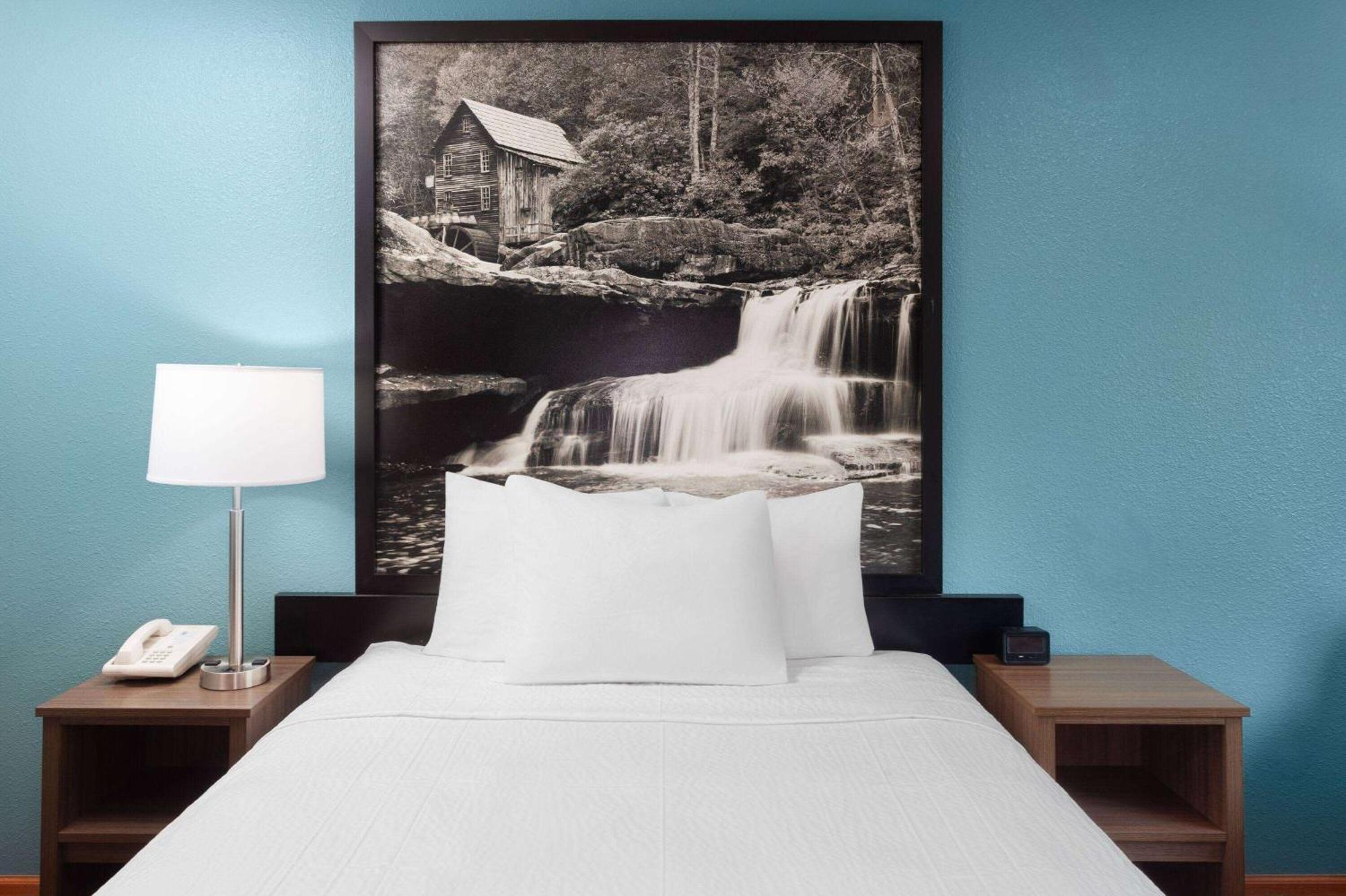 Super 8 By Wyndham Fox Lake Area Hotel McHenry